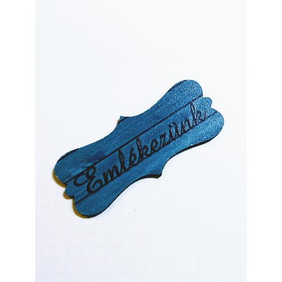 Szomorúság tábla 7×3 cm Emlékezünk kék