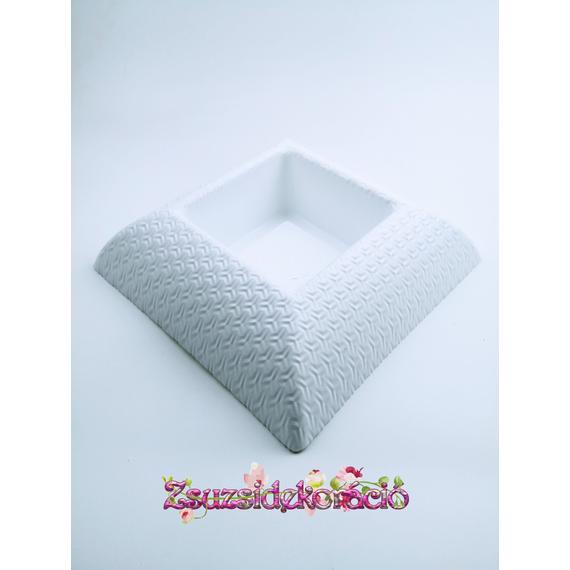 Négyzet alakú mintás tál  24×24 cm Fehér