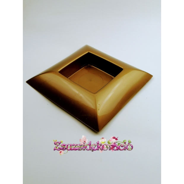 Műanyag tál sima négyzet 24×24 cm Arany