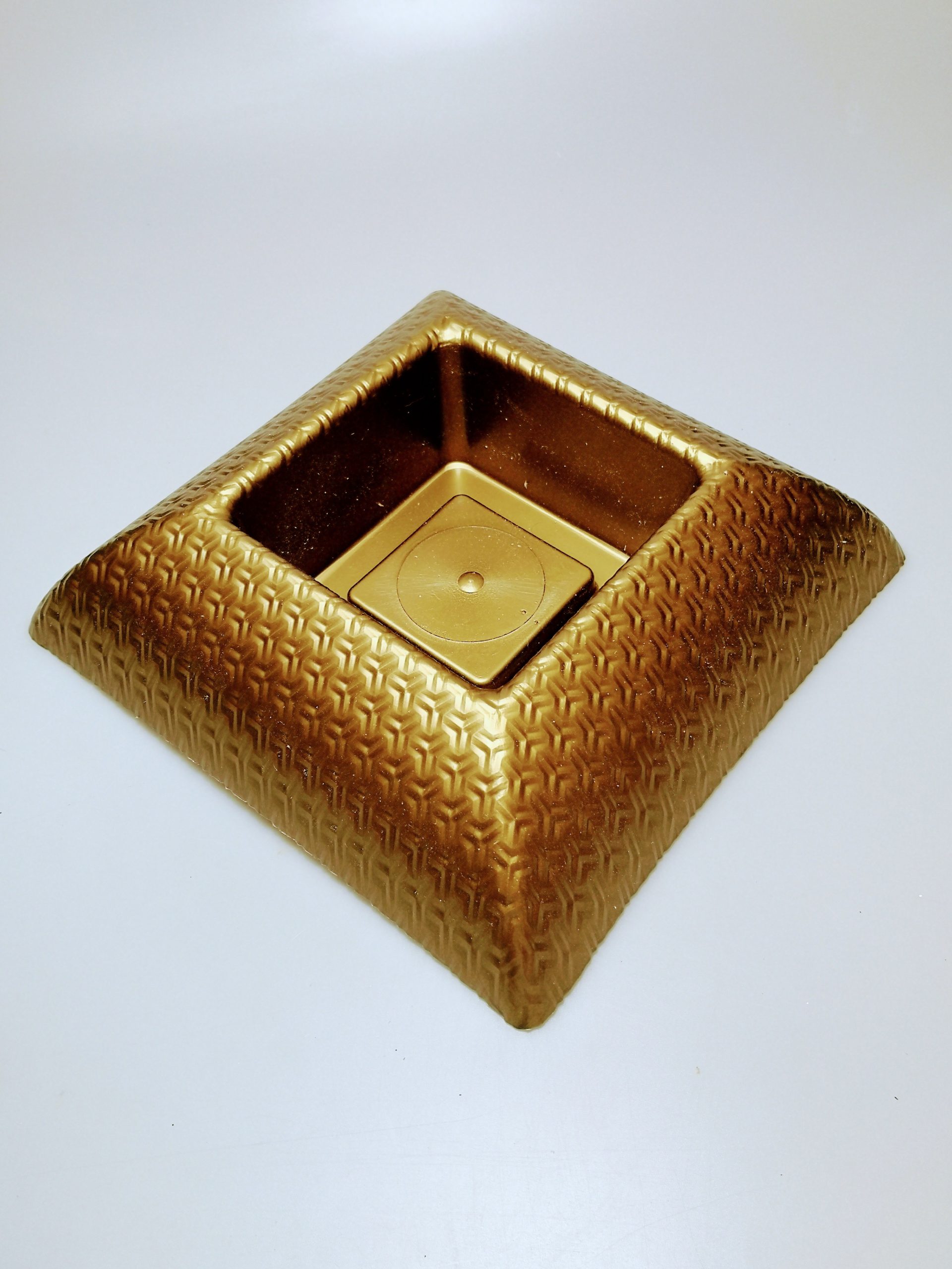 Négyzet alakú mintás tál  24×24 cm Arany