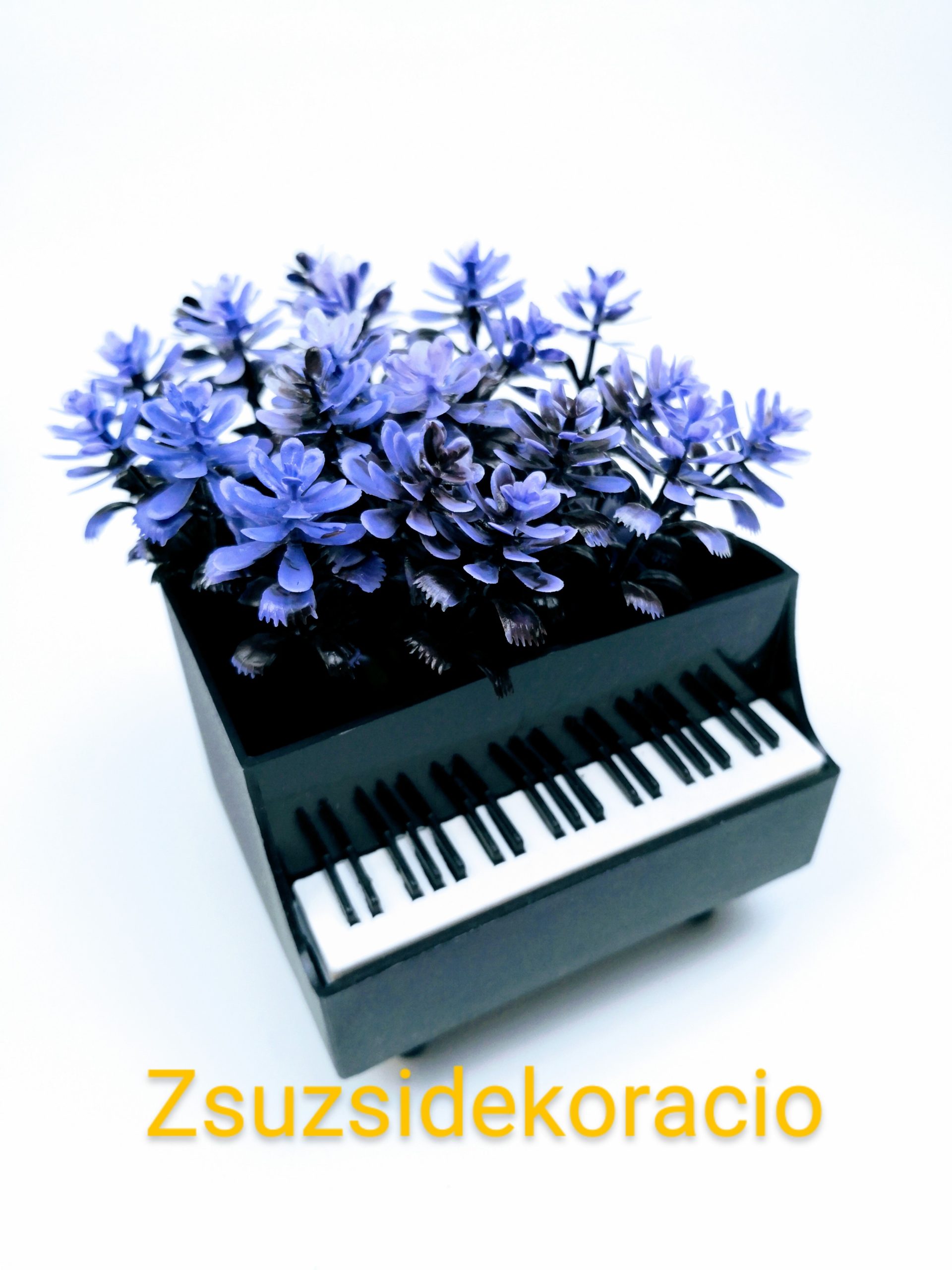 Zongora virággal 8x9 cm Lila