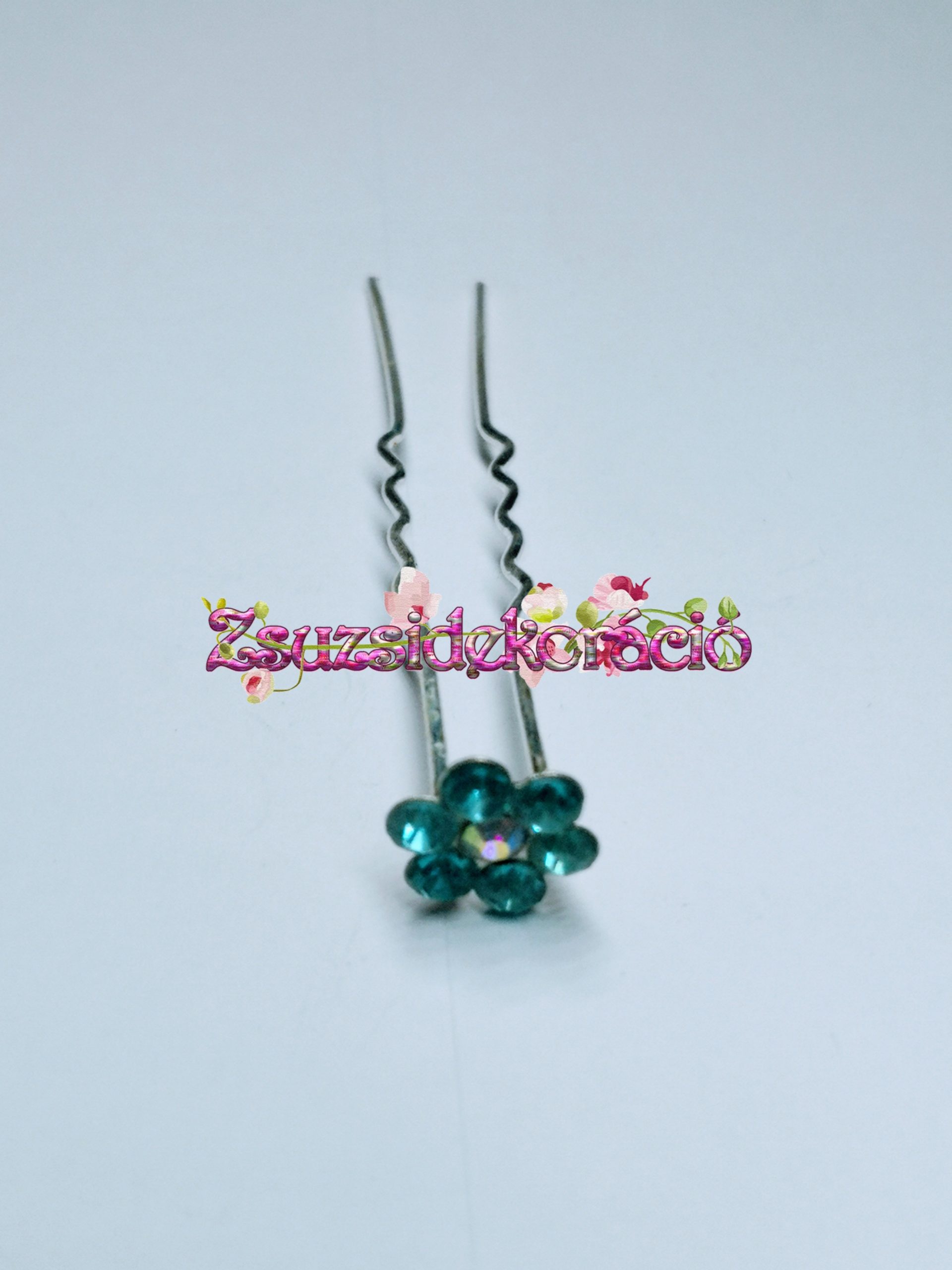 Kristály hajtű vagy csokordísz 1 cm Világoskék